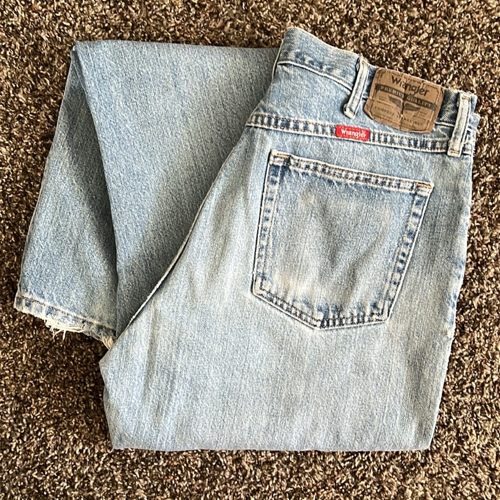 Wrangler Relaxed Fit, Straight Leg,  Distressed Denim Jeans, Size 34 x 34 Cotton
